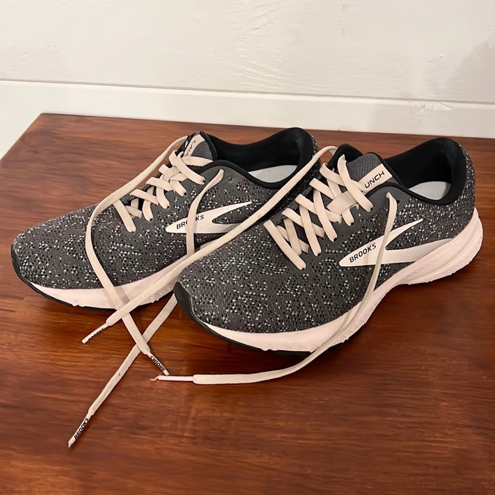 Brooks Launch 7 running shoes size 8